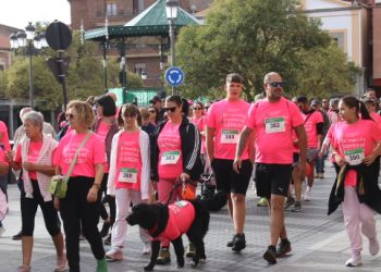 Más de 600 personas participan en Peñaranda en la marcha solidaria a beneficio de la Asociación Española Contra el Cáncer
