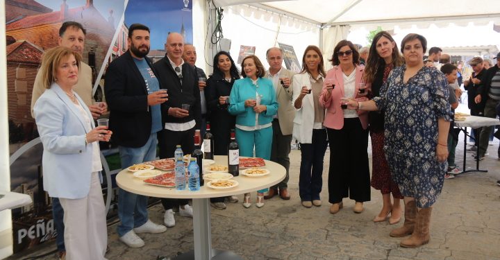 Peñaranda consolida su Feria Agroalimentaria y Artesana en una III edición que llena de ambiente y expositores la plaza Nueva