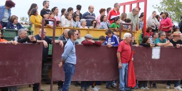 Nava de Sotrobal reúne en El Calvario a los aficionados taurinos en una tarde de vaquillas, emoción en el ruedo y algún pequeño susto