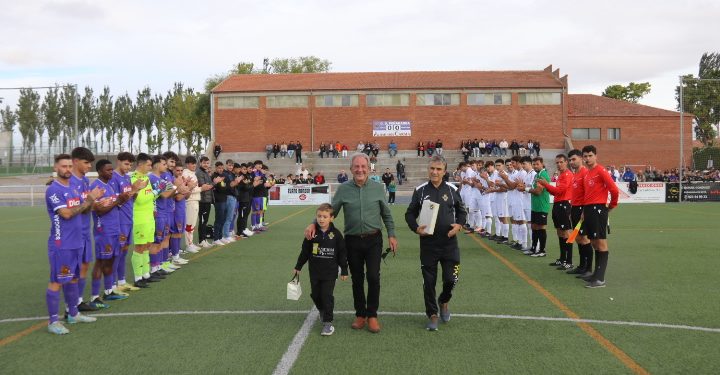 «Ese Rubio como mola, se merece una ola»: Antonio Sáez recibe un emotivo y merecido homenaje del Club Deportivo Peñaranda