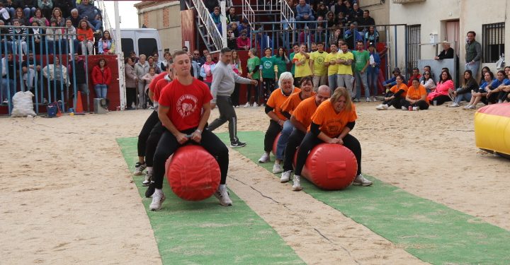 Tarde de risas y aplausos en Tarazona de la Guareña con las peñas compitiendo en las divertidas pruebas del Humor Amarillo