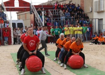Tarde de risas y aplausos en Tarazona de la Guareña con las peñas compitiendo en las divertidas pruebas del Humor Amarillo