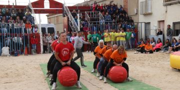 Tarde de risas y aplausos en Tarazona de la Guareña con las peñas compitiendo en las divertidas pruebas del Humor Amarillo