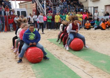 Tarde de risas y aplausos en Tarazona de la Guareña con las peñas compitiendo en las divertidas pruebas del Humor Amarillo