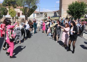 Zorita de la Frontera acompaña entre vivas y bailes a San Miguel Arcángel en una última jornada centrada en los actos religiosos