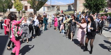 Zorita de la Frontera acompaña entre vivas y bailes a San Miguel Arcángel en una última jornada centrada en los actos religiosos