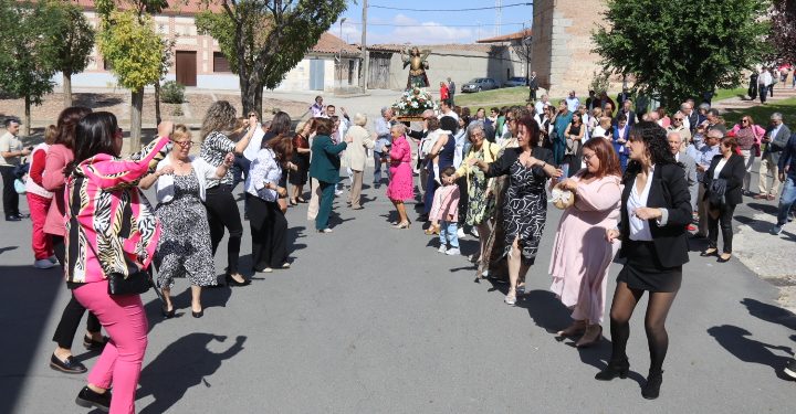 Zorita de la Frontera acompaña entre vivas y bailes a San Miguel Arcángel en una última jornada centrada en los actos religiosos