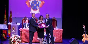 «Lo que somos, se lo debemos a ella»: Peñaranda entrega la Medalla de Oro a título póstumo a María Hernández Alonso, Mari Cabañas, la gran y mejor embajadora de la gastronomía local