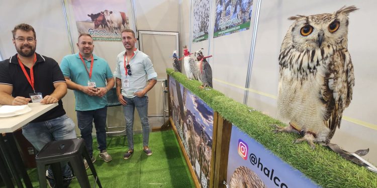 Abiocontrol participa en Salamaq 2025 y presenta sus servicios: desde exhibiciones de cetrería a servicio de gestión de plagas