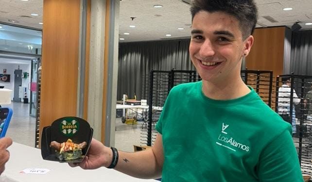 El chef peñarandino Álex Marcos sorprende con «La Borrega» en el VIII Congreso de Cocina con Queso celebrado en Salamanca