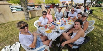 Más de 400 raciones de paella en Bóveda del Río Almar para la comida de confraternidad de las fiestas de las Angustias