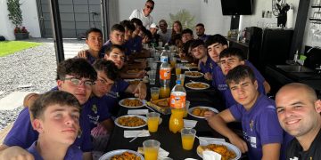 El equipo juvenil del Club Deportivo Peñaranda celebra con una comida el inminente inicio de la nueva temporada 2025-2026