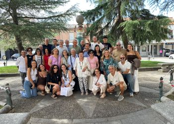 La familia Díaz celebra un emotivo reencuentro en Peñaranda con más de 30 miembros compartiendo esta bonita jornada
