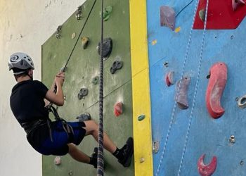 La Escuela de Escalada hace un paréntesis en Peñaranda hasta que se arregle la zona del pabellón que acoge el rocódromo