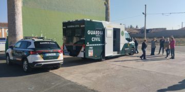 El Campo de Peñaranda recibe la visita de la nueva Oficina Móvil de Atención al Ciudadano de la Guardia Civil de Salamanca