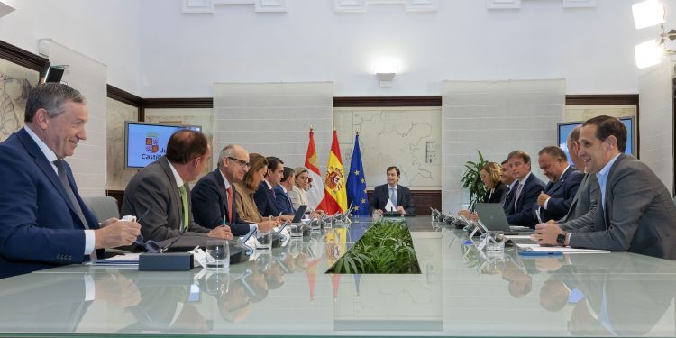 La Junta y las diputaciones acuerdan una estrategia común con nuevas medidas en prevención y extinción de incendios