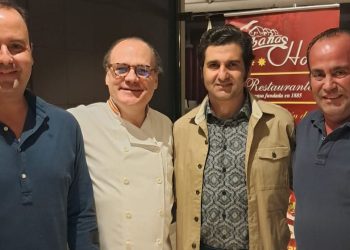 Morante de la Puebla disfruta de la gastronomía peñarandina en Las Cabañas y desata la pasión entre los aficionados taurinos