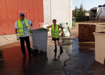 La Mancomunidad Peñaranda contrata dos peones y comienza la limpieza y mantenimiento de contenedores de sus 11 pueblos