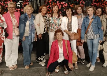 Un grupo de amigas de Villoria disfruta de la animada Feria de Día en las fiestas de la Virgen de la Vega en Salamanca capital