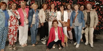 Un grupo de amigas de Villoria disfruta de la animada Feria de Día en las fiestas de la Virgen de la Vega en Salamanca capital