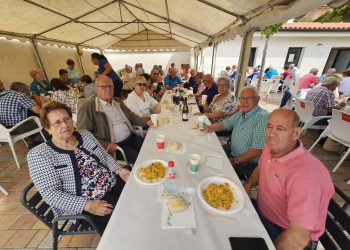 210 mayores de las comarcas de Peñaranda, Alba y Las Villas participan en una exitosa jornada de convivencia de asociaciones
