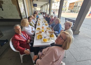 Peñaranda se vuelca de nuevo con Aerscyl y recauda donativos con el reparto de 750 raciones de paella en la fiesta patronal