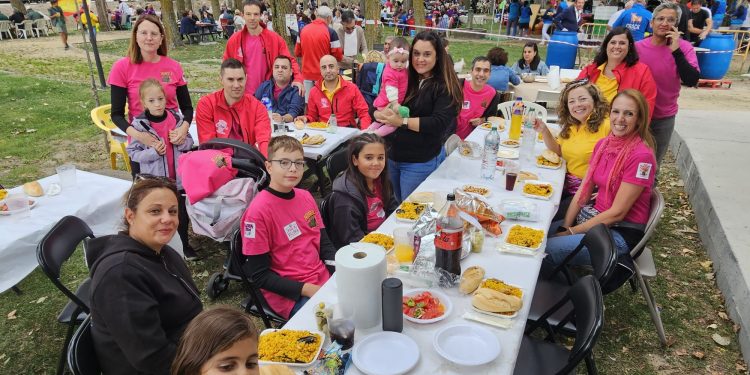 Villoria reúne a 1.800 personas en el parque de la Alameda para compartir una multitudinaria paella seguida del tradicional baile