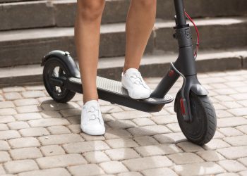 Peñaranda regula el uso de patinetes eléctricos: seguro y casco serán obligatorios y la edad mínima para conducirlos será 14 años
