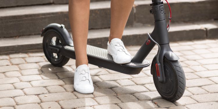 Peñaranda regula el uso de patinetes eléctricos: seguro y casco serán obligatorios y la edad mínima para conducirlos será 14 años