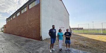 Peñaranda ubicará la pista de pádel cubierta en el interior del pabellón del polideportivo y creará un módulo de entrenamiento