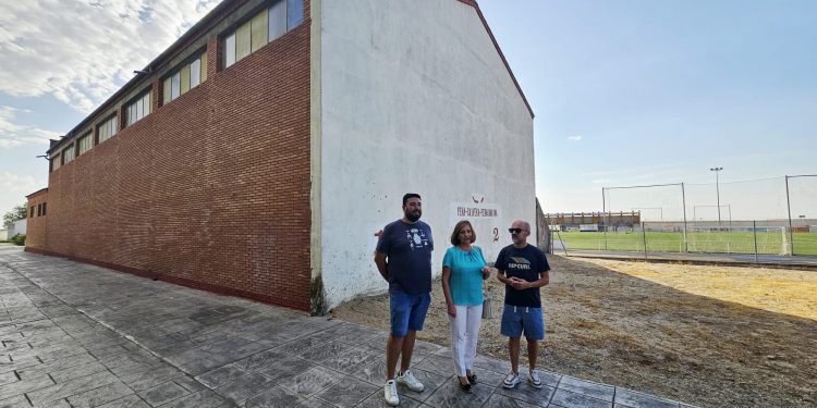 Peñaranda ubicará la pista de pádel cubierta en el interior del pabellón del polideportivo y creará un módulo de entrenamiento