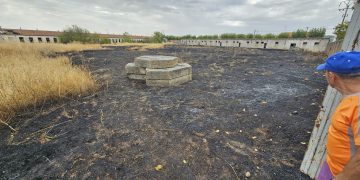 Todo apunta a que el incendio en el solar de Peñaranda fue intencionado: la Policía Local apagó otro conato horas antes