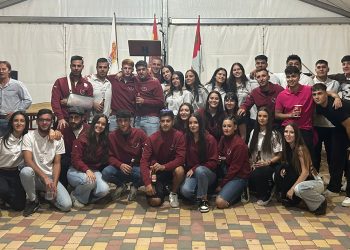 Tarazona de la Guareña se viste de fiesta por San Miguel y aplaude el pregón protagonizado por las peñas el Kolokón y el Desfase