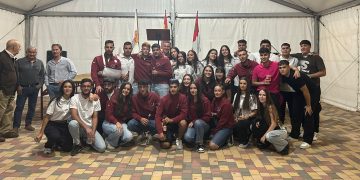 Tarazona de la Guareña se viste de fiesta por San Miguel y aplaude el pregón protagonizado por las peñas el Kolokón y el Desfase