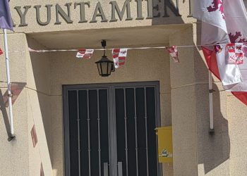 Aparecen pintadas en el Ayuntamiento de Zorita y en la vivienda de una concejala a escasas horas del comienzo de las fiestas