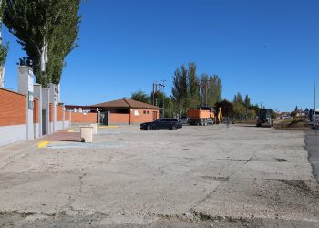 El aparcamiento del polideportivo municipal de Peñaranda tendrá nuevo asfalto y señalización con una inversión de 35.000 euros