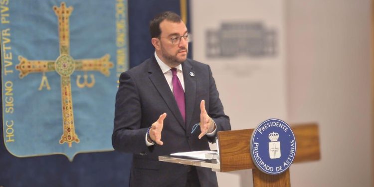 El presidente de Asturias, Adrián Barbón, recibirá este sábado en Peñaranda el «Benedicta Rodríguez» de Juventudes Socialistas