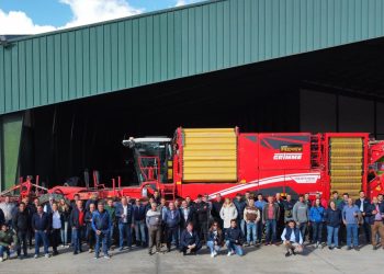 Agricultores de la región conocen en la cooperativa Aranpino los últimos avances tecnológicos para el sector de la patata