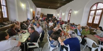Rágama despide sus fiestas del Rosario con un animado bingo en el salón del Ayuntamiento y chocolatada para todos los vecinos