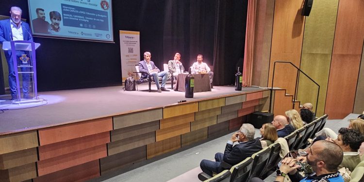 Peñaranda analiza la realidad del acoso escolar con destacados expertos: «sólo 1 de cada 3 que lo sufren se lo dicen a sus padres»