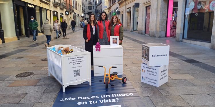 Cruz Roja trae este jueves a Peñaranda la campaña que busca familias de acogida temporales para niños y adolescentes