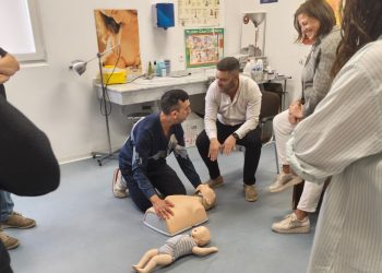 Medio centenar de profesionales y voluntarios de Villoria se forman en reanimación cardiopulmonar para salvar vidas