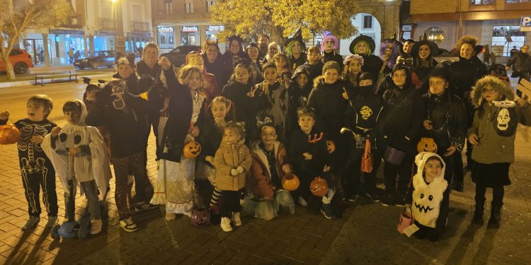 Peñaranda vive la noche más terrorífica del año: vampiros, brujas, zombies, esqueletos, calabazas y monstruos acuden al «Seve»