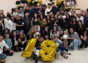 Iker celebra su mayoría de edad con una gran fiesta flamenca en Villaflores acompañado por su familia y por sus mejores amigos