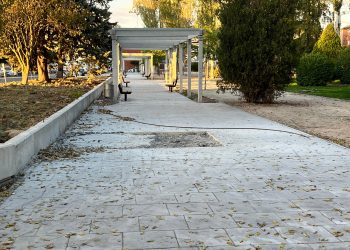 El PP de Peñaranda denuncia que el parque de los Jardines ya presenta charcos y defectos antes de estrenarse la reforma