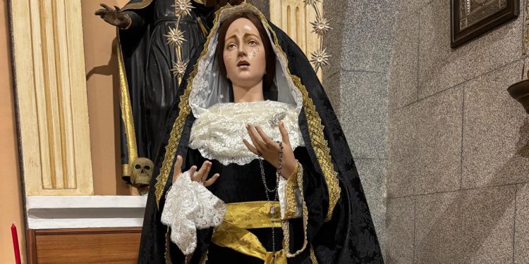 Nuestra Señora de las Lágrimas viste ya de luto en la ermita del Cristo del Humilladero de Peñaranda de cara al mes de noviembre