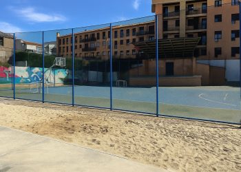 El PP de Peñaranda pide la instalación de una valla o sistema de protección entre la pista deportiva y el arenero de La Huerta