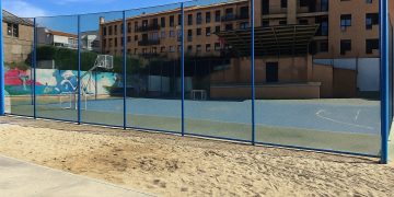 El PP de Peñaranda pide la instalación de una valla o sistema de protección entre la pista deportiva y el arenero de La Huerta