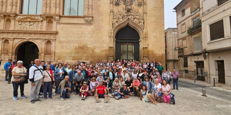 Los mayores de Peñaranda recorren la Comunidad Valenciana en la excursión del Ayuntamiento: hoy toca visita turística a Xátiva