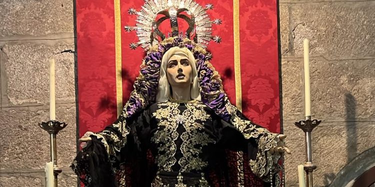 La Virgen de la Misericordia completa el luto de las imágenes marianas de Peñaranda que lucen en el mes de noviembre